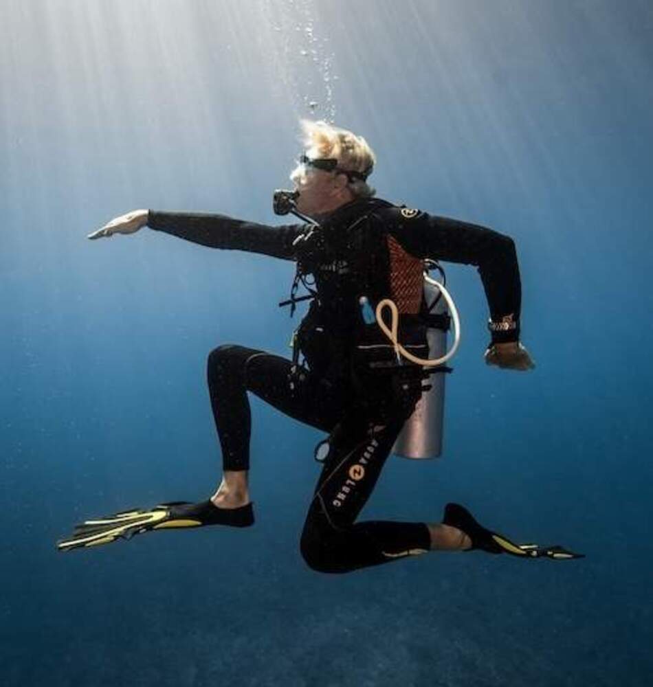 Refresh Dive Bora Diving Center (by Eleuthera)